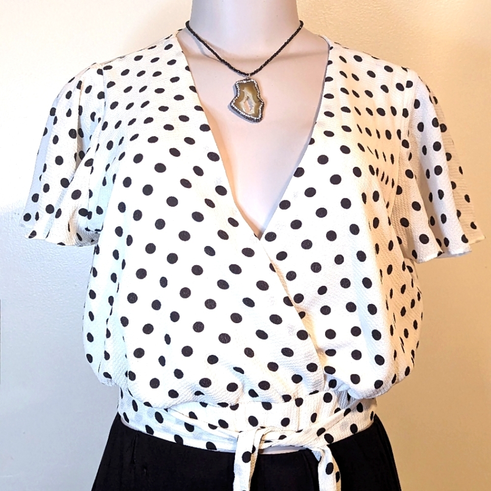 White‎ & Black Polkadot Crop Top
